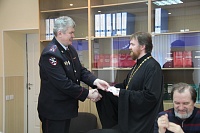Священника Валерия Суворова наградили медалью УМВД России по Архангельской области
